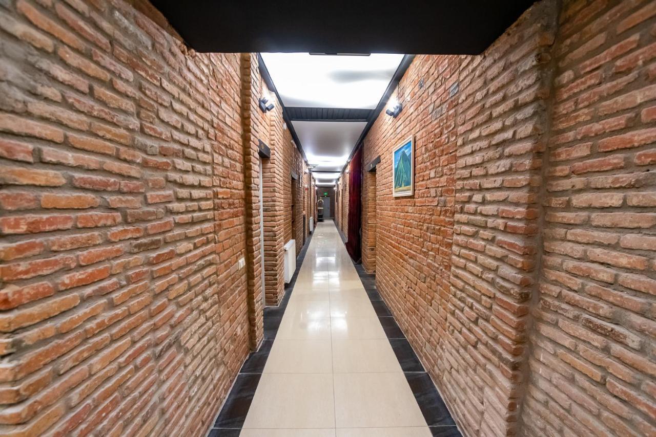 מלון Tiflis Hotel 4*