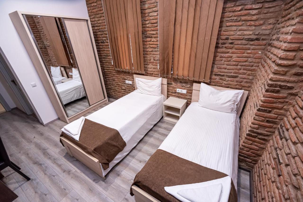 מלון Tiflis Hotel 4*