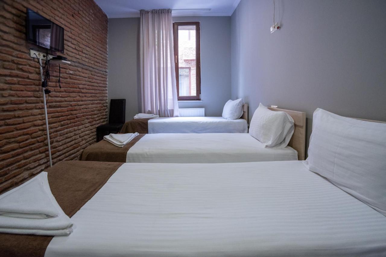 מלון Tiflis Hotel 4*